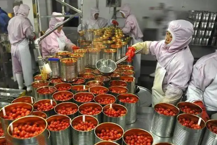 Canned food contaminated with black materials is not as unhealthy as you think